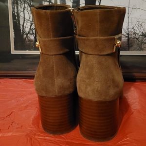 Vince Camuto, Block heel, Brown Female Ankle Bootie, size 6.5